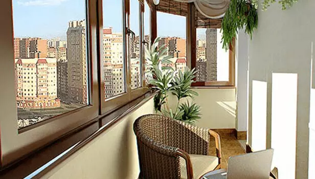 What causes a double glazed window to evaporate? What causes a double glazed window to evaporate?